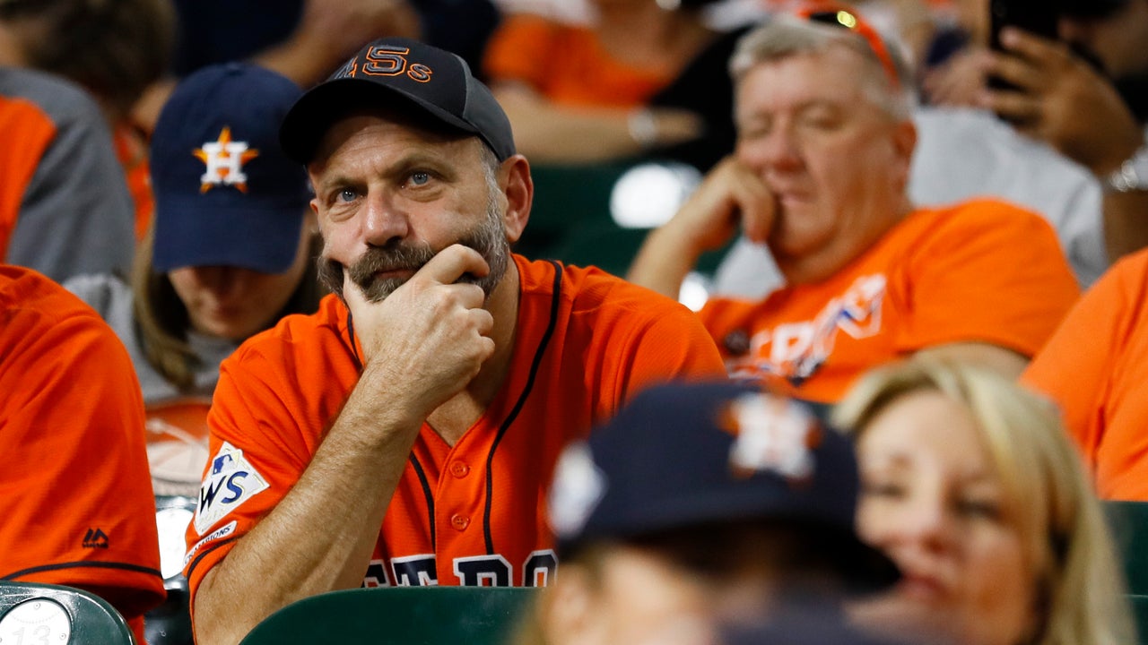 Astros issue 1st intentional walk, Nats bust loose in Game 2